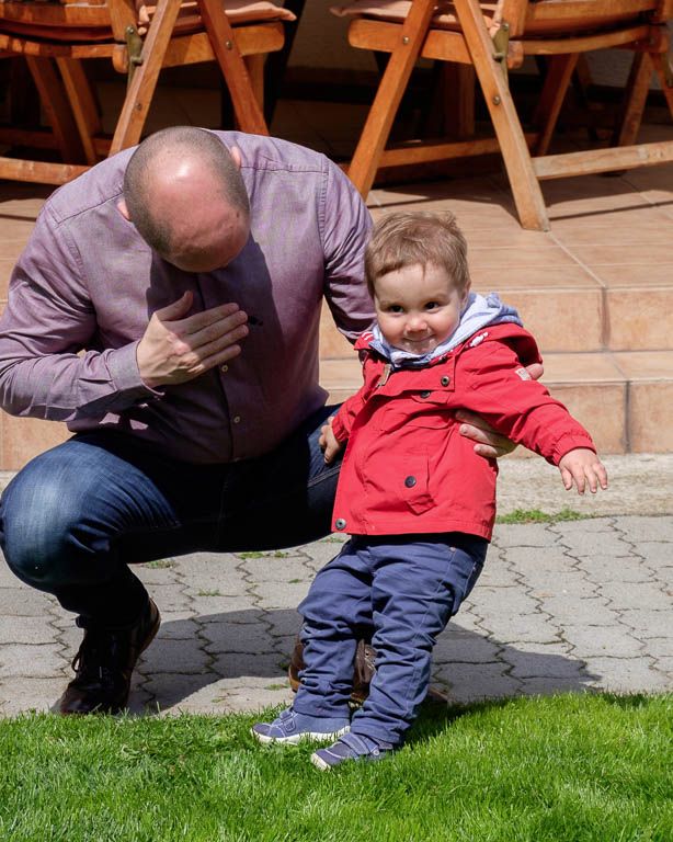 ... és lenyálazom az ingét :-)