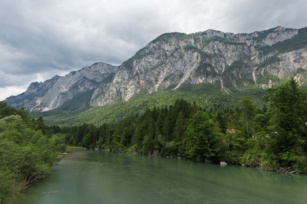 A Gail folyó a Dobratsch aljában