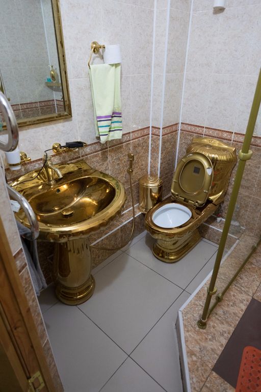 ... és ahol aranyozott a vizesblokk (na jó csak olyan mintha).
