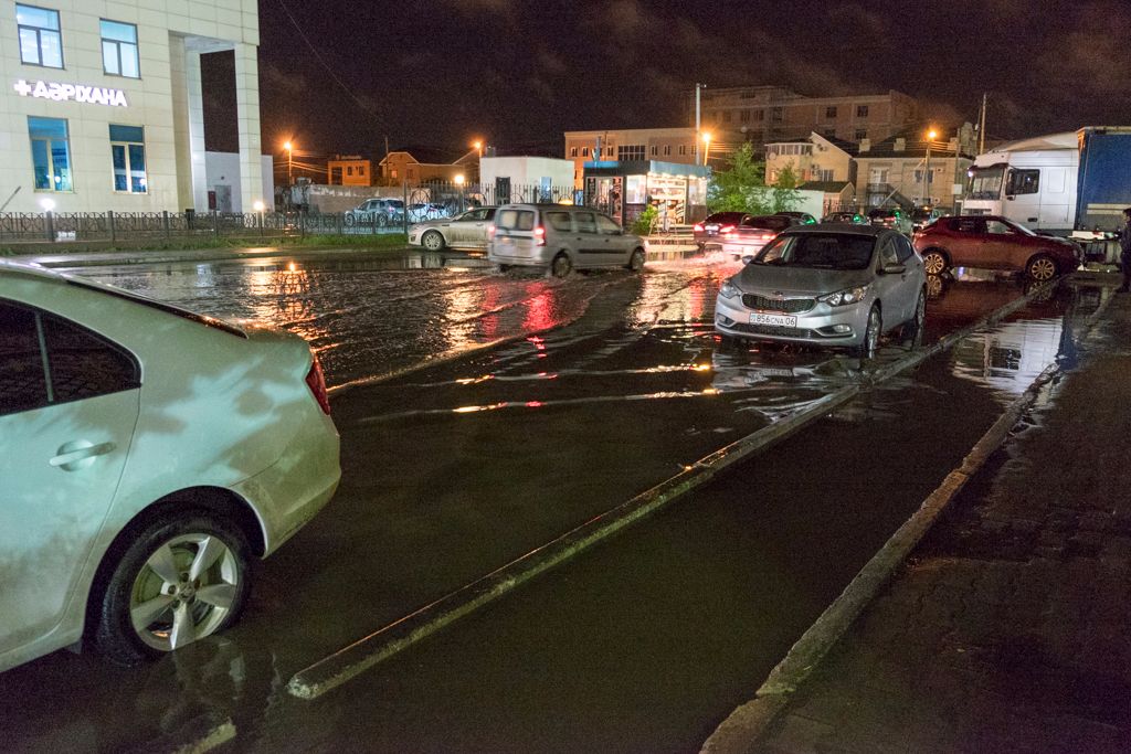 Az utcákon nincs vízelvezetés.
